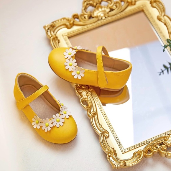 NWT Toddler Girl Size 9M Yellow Daisy Kids Dress Shoes with Velcro Close - Picture 3 of 7